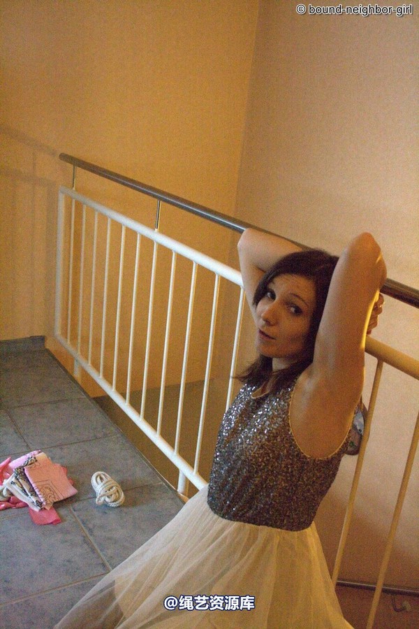 bound-neighbor-girl - Susan tied at home 第 5 张图片