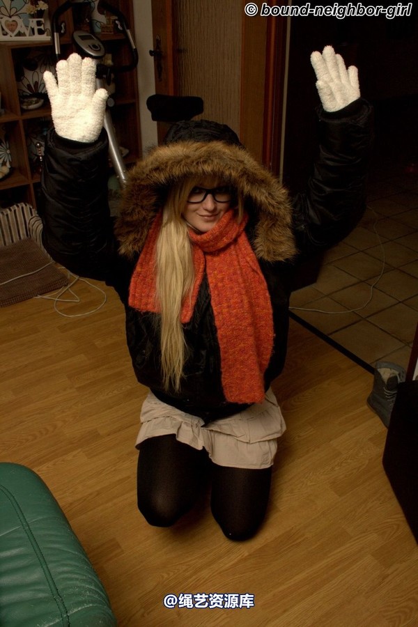 bound-neighbor-girl - Marenka - In winter jacket tied 1 第 2 张图片