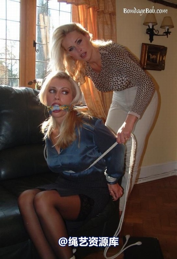 bondagebob - Katarina and Lana The estate agent part 2 第 6 张图片