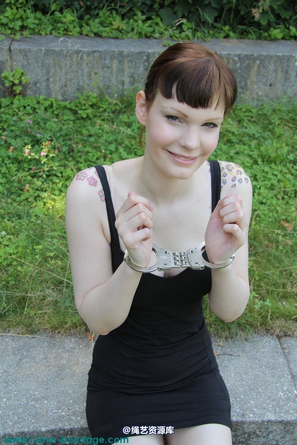 girlsinsteel - Hinged handcuffs 第 39 张图片