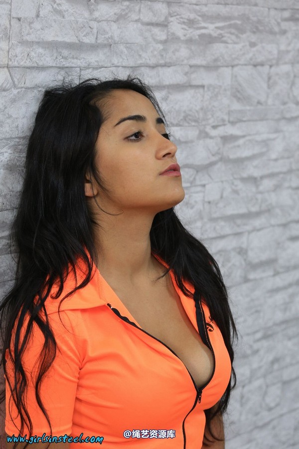 girlsinsteel - Prisoner Alissa cuffed with high security cuffs 第 12 张图片