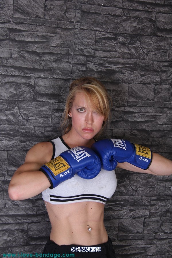 girlsinsteel - Cuffed in boxing gloves 第 6 张图片