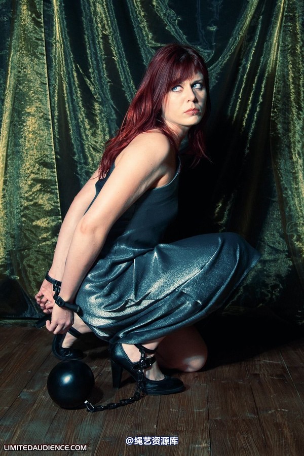 limitedaudience - 2010 scarlett in ball and chains 第 15 张图片