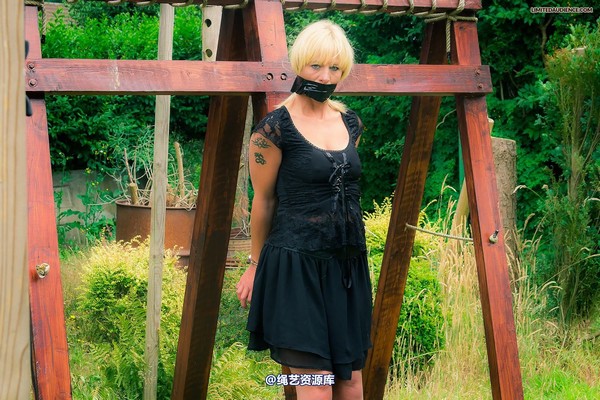 limitedaudience - 2014 kimmy louise cuffed to the cross 第 37 张图片