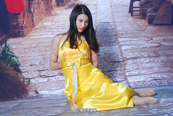 唯美之家 - 新模萧萧黄礼服 第 54 张图片
