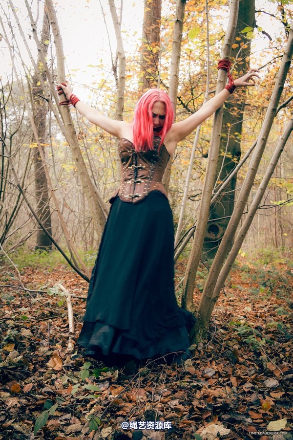 limitedaudience - 2014 elyssia hanging out in the woods 第 36 张图片