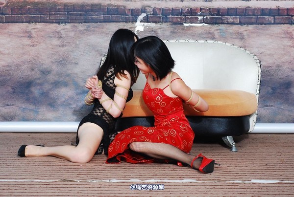 唯美之家 - 美女双缚 第 6 张图片