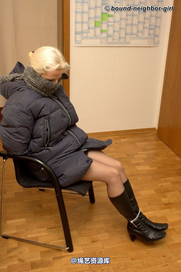 bound-neighbor-girl - Elena - Tied up at the office 第 27 张图片