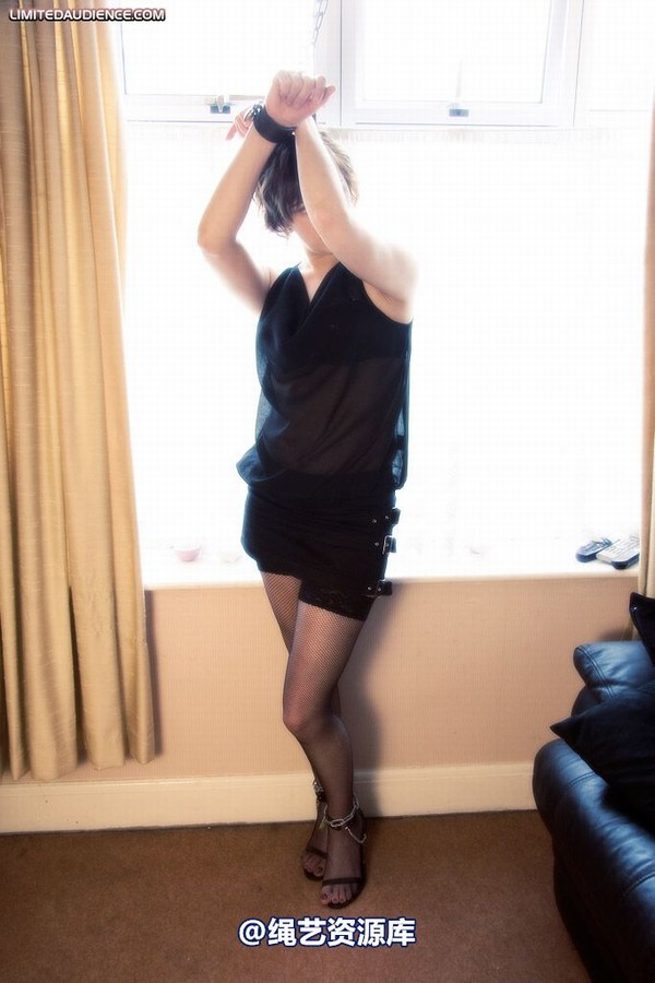 limitedaudience - 2009 ellie west shackled by the window 2 第 3 张图片