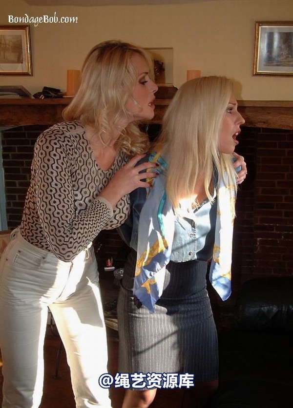 bondagebob - Katarina and Lana The estate agent part 1 第 14 张图片