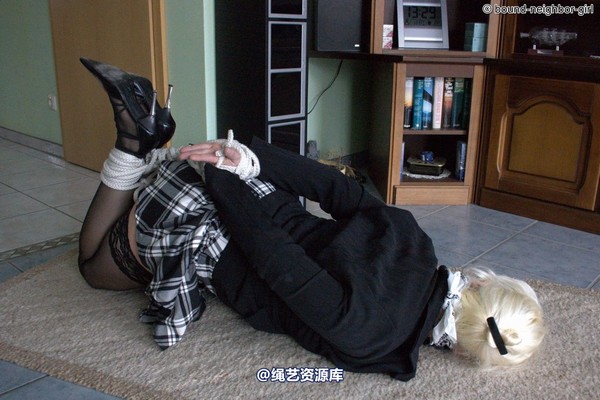 bound-neighbor-girl - Elena - robbery in the apartment 第 40 张图片