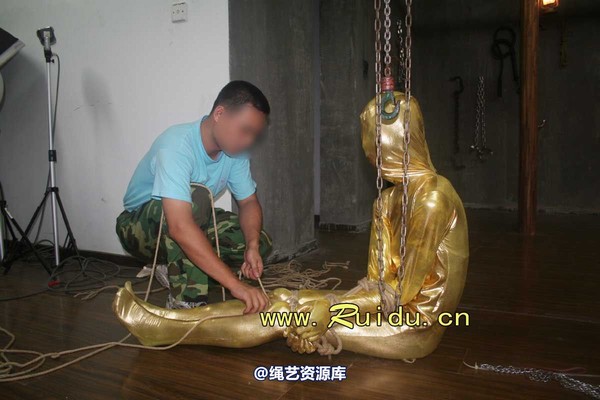 锐度主张 - 20070928第35期 影片胶衣紧缚悬吊图片 第 211 张图片