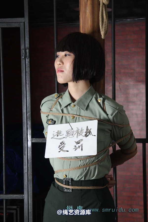 锐度主张 - 制服柱绑模特：碧菡 第 19 张图片