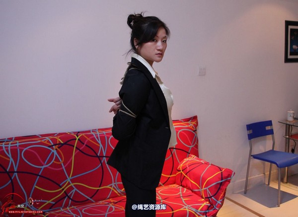 红豆的天空 - 会员水域约拍作品分享 黑西装 第 23 张图片