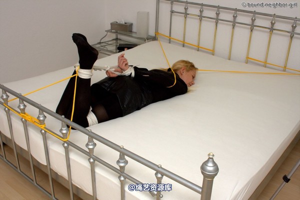 bound-neighbor-girl - Noelle in Hogtied 第 18 张图片