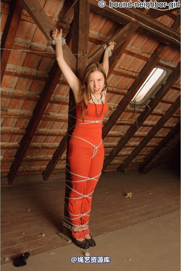 bound-neighbor-girl - Leonie tied up in the attic 第 7 张图片