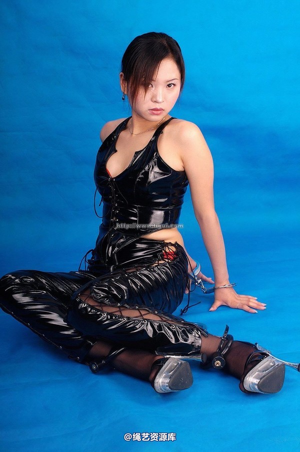 丽柜美束 - 2004-11-7 第 14 张图片