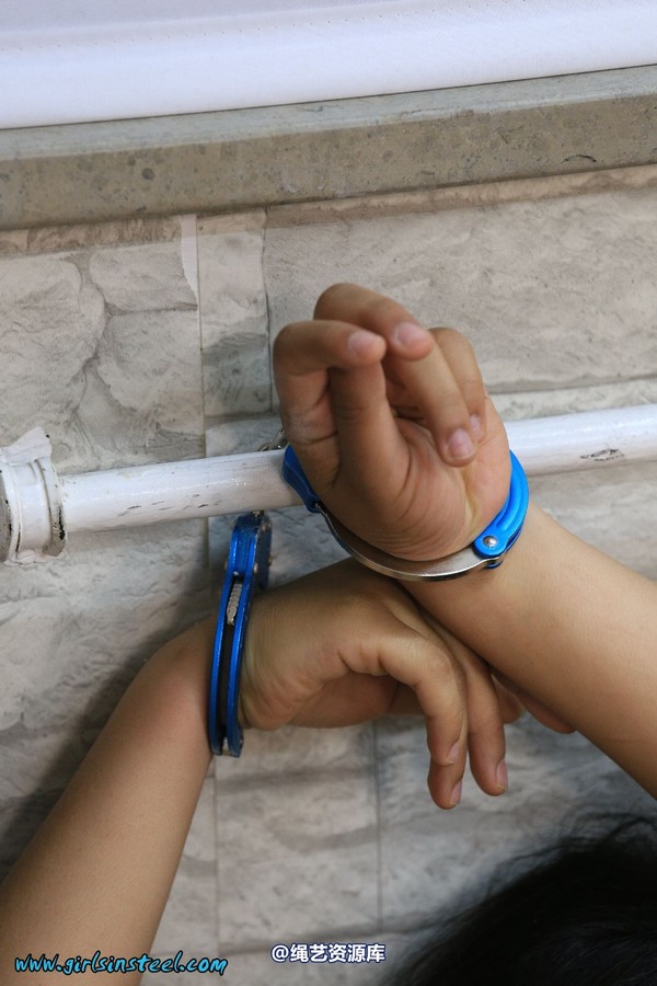 girlsinsteel - Busted Alissa cuffed to the heater 第 24 张图片