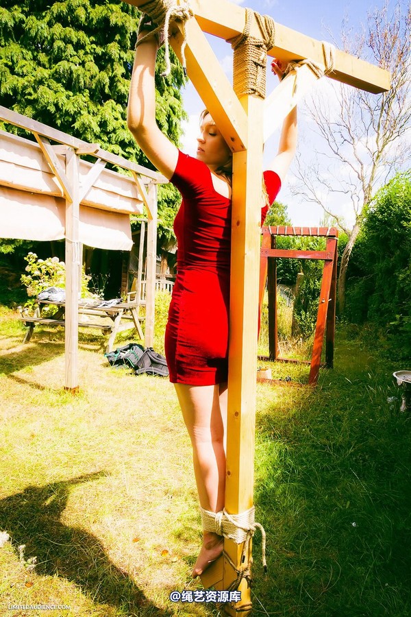 limitedaudience - 2014 bryony fuller alone on the cross 第 8 张图片