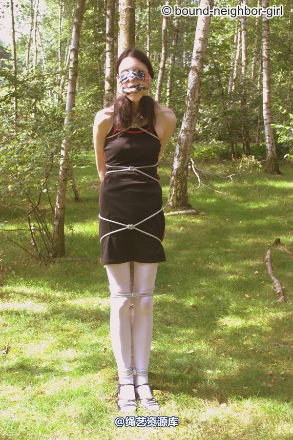 bound-neighbor-girl - Tanja - Tied up in the forest 2 第 40 张图片