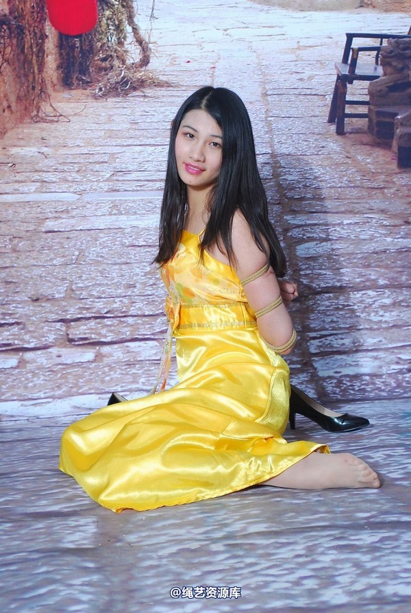 唯美之家 - 新模萧萧黄礼服 第 94 张图片