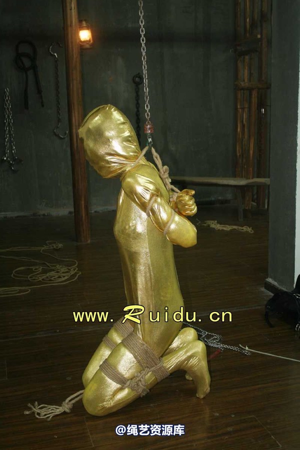 锐度主张 - 20070921第34期 影片胶衣紧缚悬吊图片 第 43 张图片