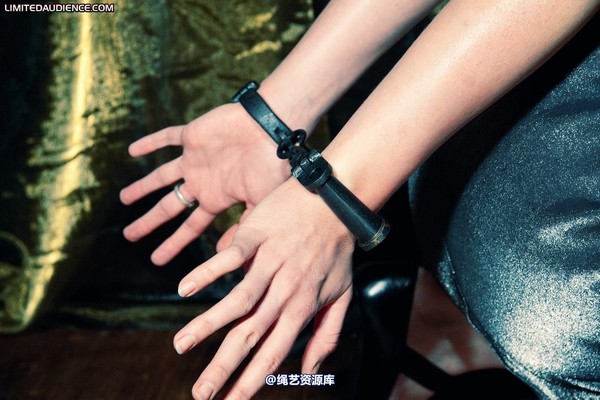 limitedaudience - 2010 scarlett in ball and chains 第 21 张图片