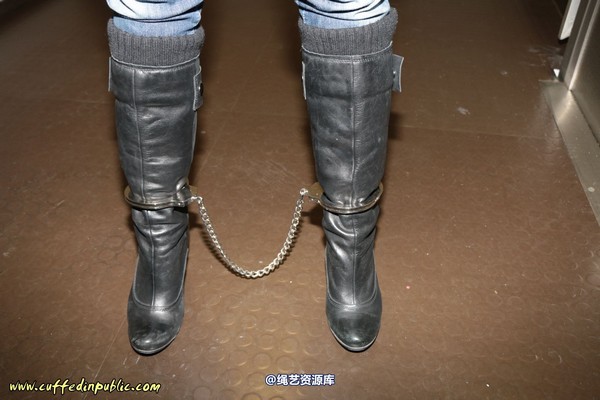 girlsinsteel - Cuffed at night 第 17 张图片