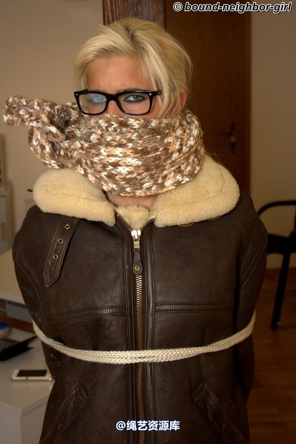 bound-neighbor-girl - Marenka - In winter jacket tied 2 第 51 张图片