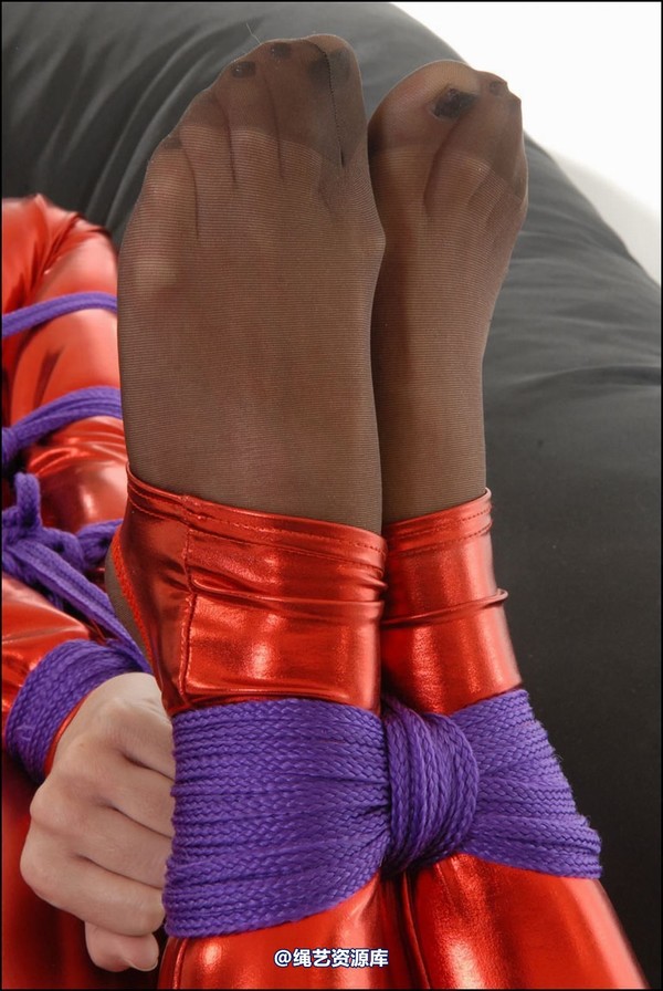 simplytied - Carla in Red catsuit 第 33 张图片