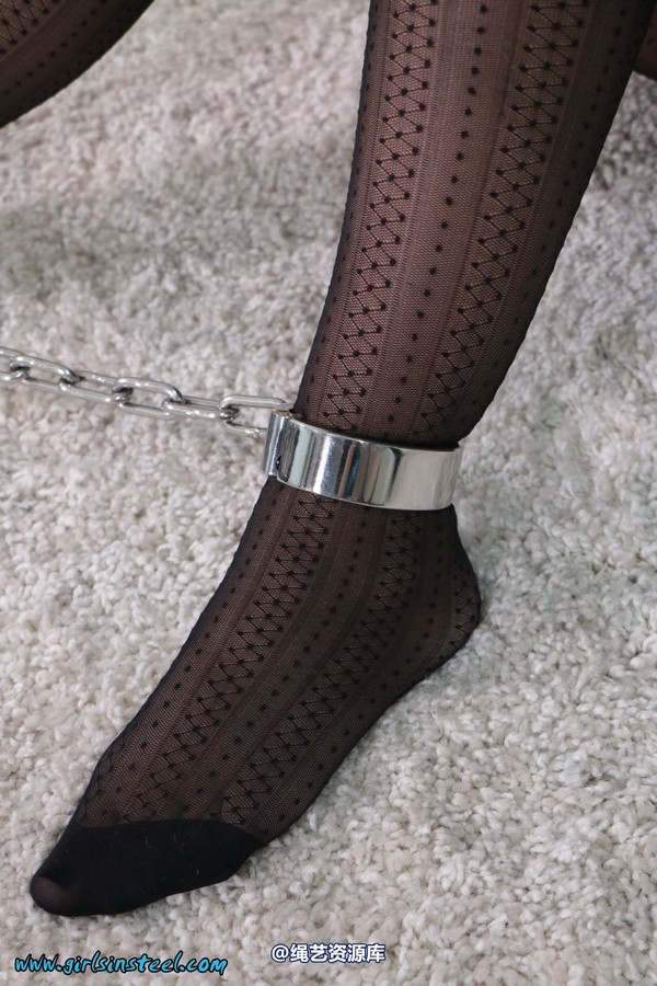 girlsinsteel - Heavy chinese cuffs 第 55 张图片