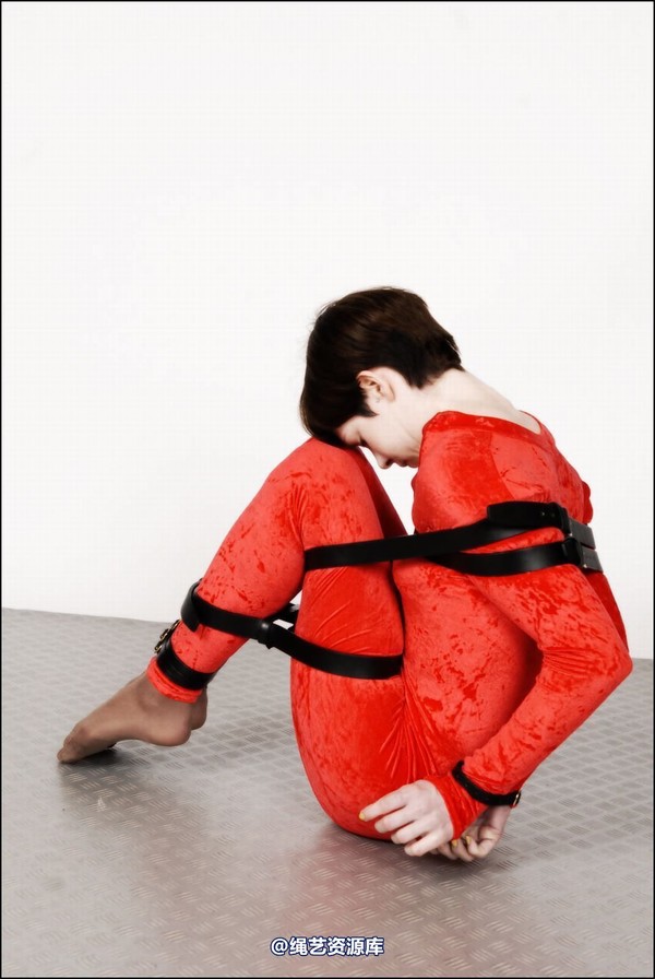 simplytied - Fawnya Red catsuit 第 32 张图片