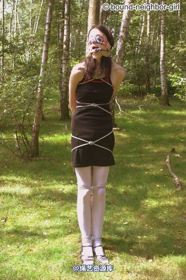 bound-neighbor-girl - Tanja - Tied up in the forest 2 第 44 张图片