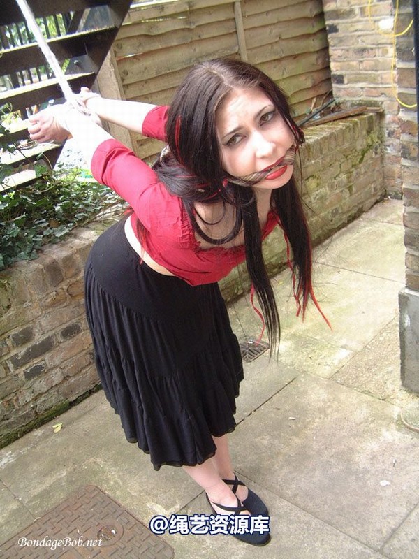 bondagebob - Lydia Tied Outdoors 第 62 张图片