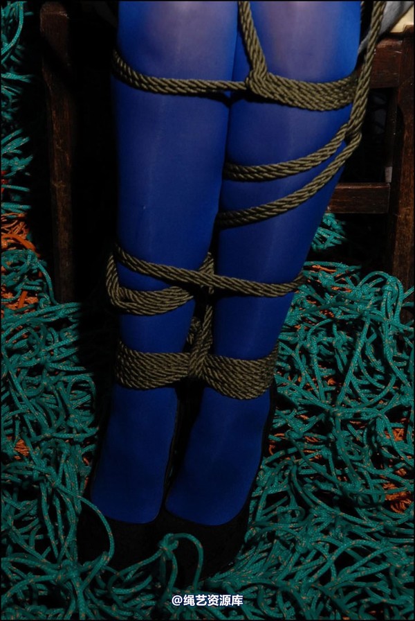 simplytied - Netted in blue tights 第 16 张图片