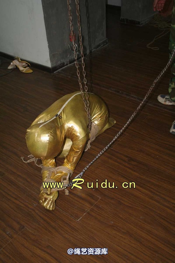 锐度主张 - 20070928第35期 影片胶衣紧缚悬吊图片 第 22 张图片