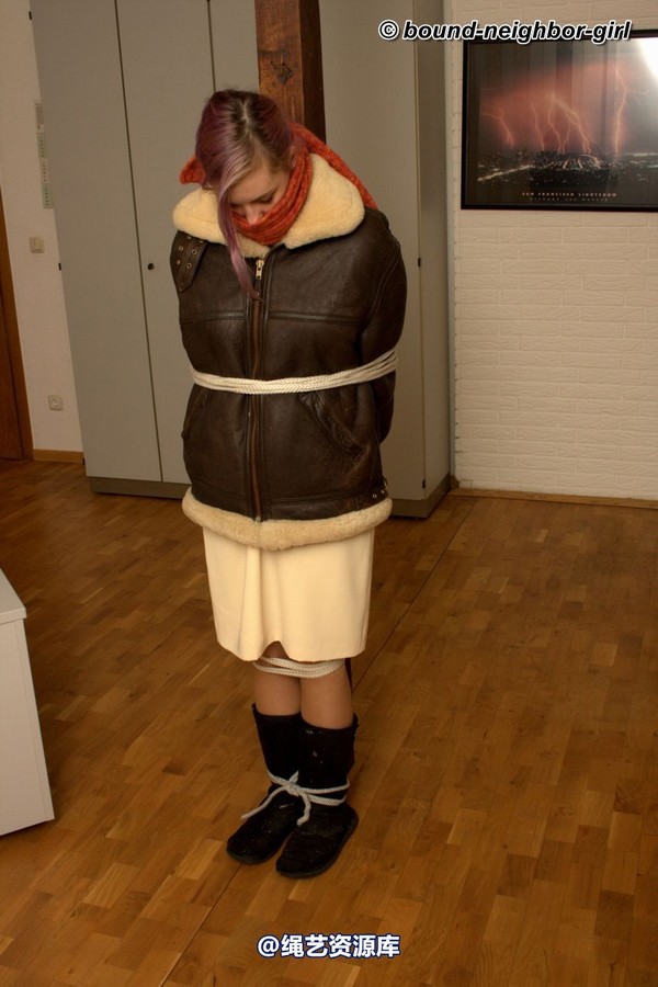 bound-neighbor-girl - Zora - Tied up at the office 第 46 张图片