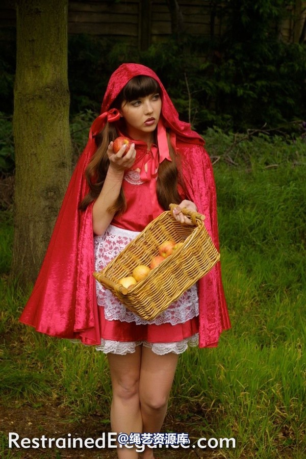 restrainedelegance - Red Riding Hood 第 4 张图片