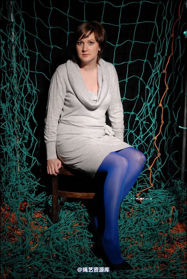 simplytied - Netted in blue tights 第 1 张图片