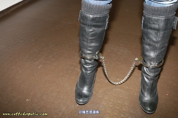 girlsinsteel - Cuffed at night 第 16 张图片