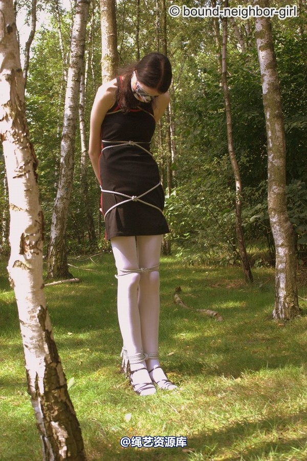 bound-neighbor-girl - Tanja - Tied up in the forest 2 第 45 张图片