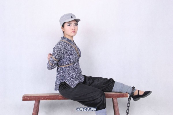 胜景山庄 - 228-女游击队被绑 第 15 张图片
