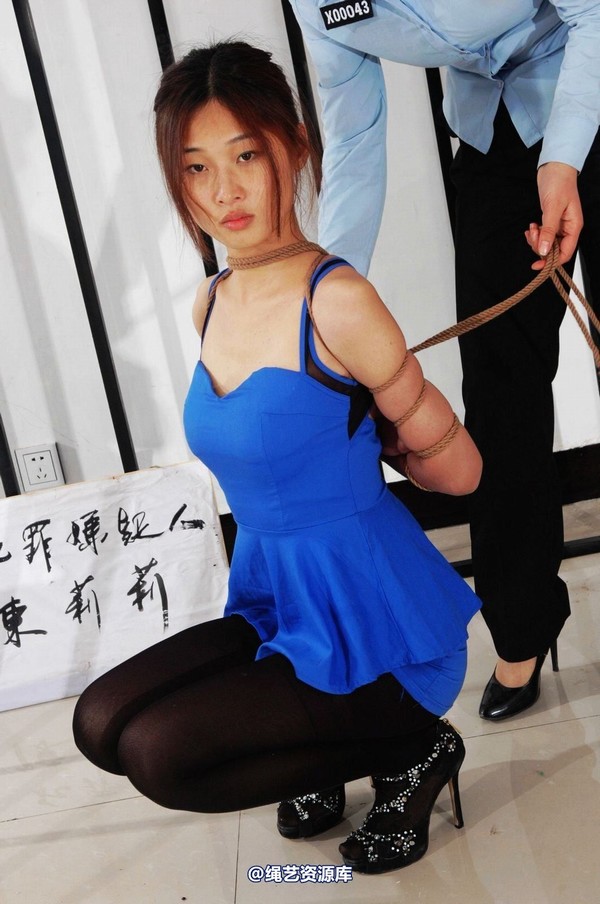 mj影视 - 倾心 前凸后翘的性感黑丝女犯-2013-03-26 第 187 张图片