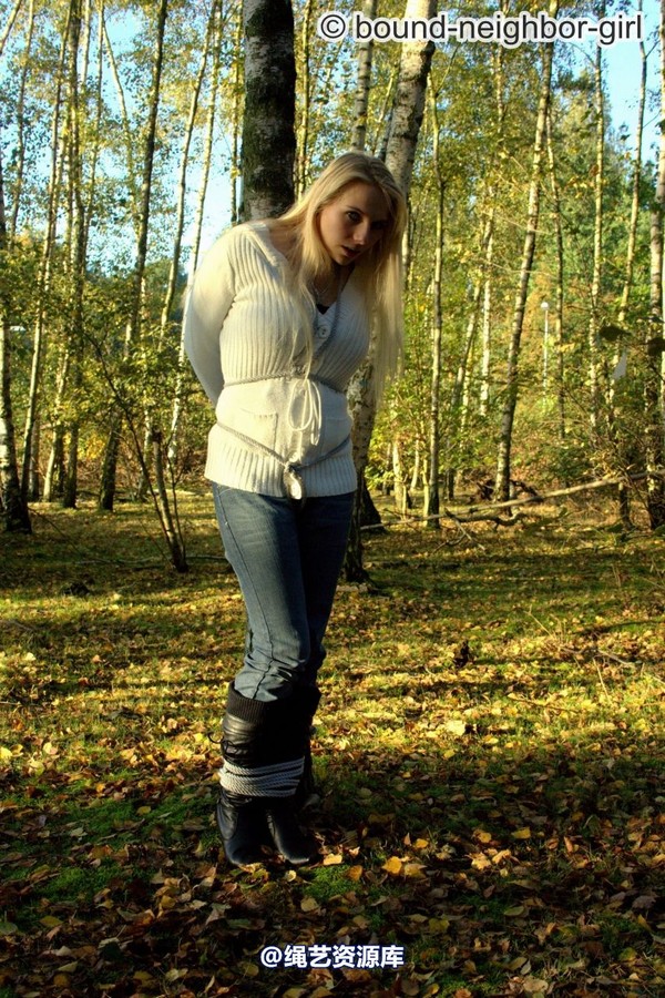 bound-neighbor-girl - Bambi - Tied up in the autumn woods Part 1 第 30 张图片