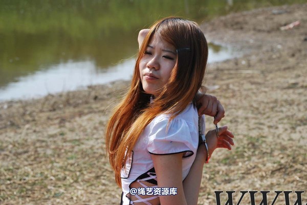 锐度主张 - 湖边苏秦+铐足模特：玲玲 第 22 张图片
