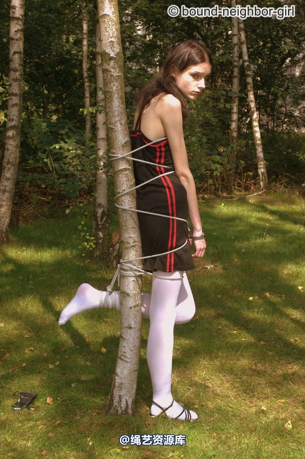 bound-neighbor-girl - Tanja - Tied up in the forest 3 第 23 张图片