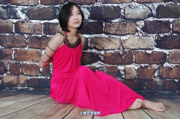 唯美之家 - 白雪红裙 第 7 张图片