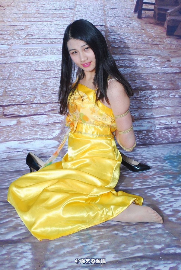 唯美之家 - 新模萧萧黄礼服 第 97 张图片