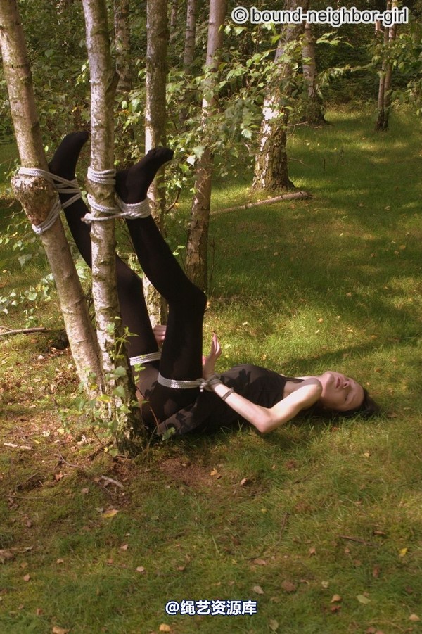 bound-neighbor-girl - Tanja - Tied up in the forest 2 第 9 张图片