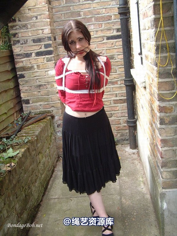 bondagebob - Lydia Tied Outdoors 第 46 张图片
